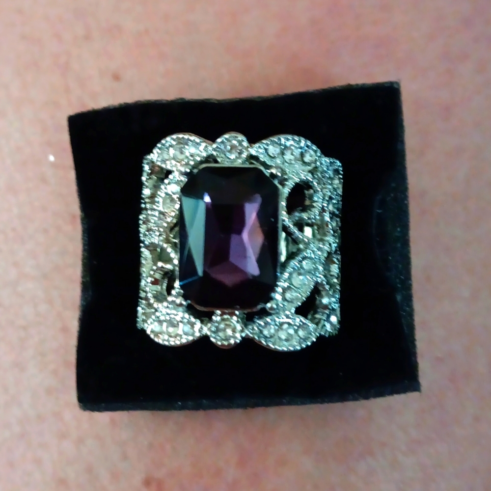 Paparazzi stretch silver toned. Purple center with crystal enhancements.
